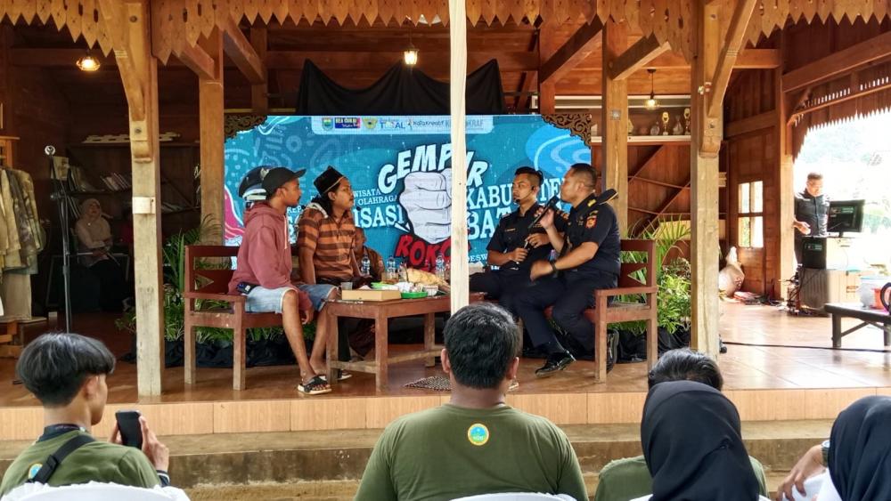 Batang Unjuk Kreativitas Lawan Rokok Ilegal dengan Teater Jaten