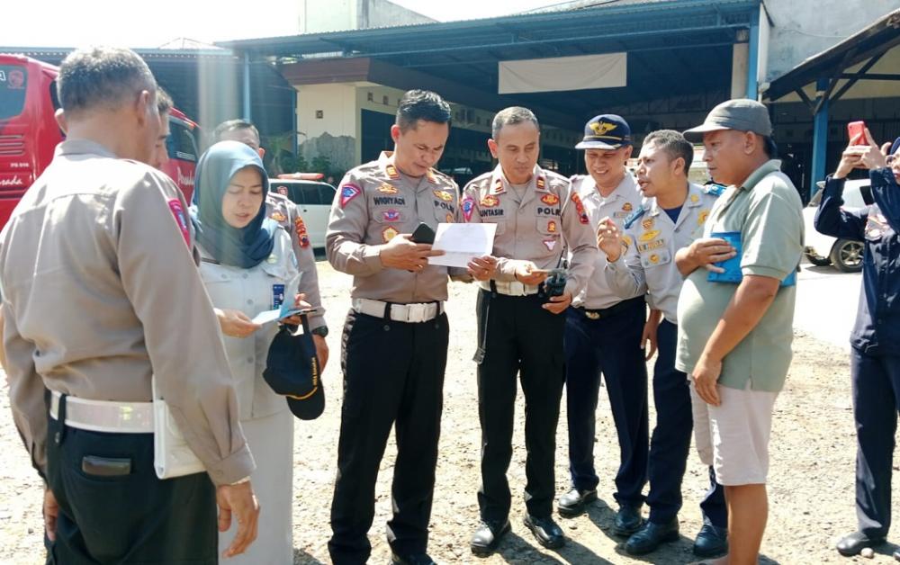 Antisipasi Kecelakaan, Satlantas Batang Proaktif Gelar Ram Check Bus Wisata dengan Dishub