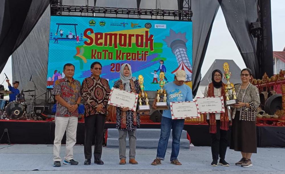 Pemkab Batang Raih Juara 3 Stan Terbaik KaTa Kreatif