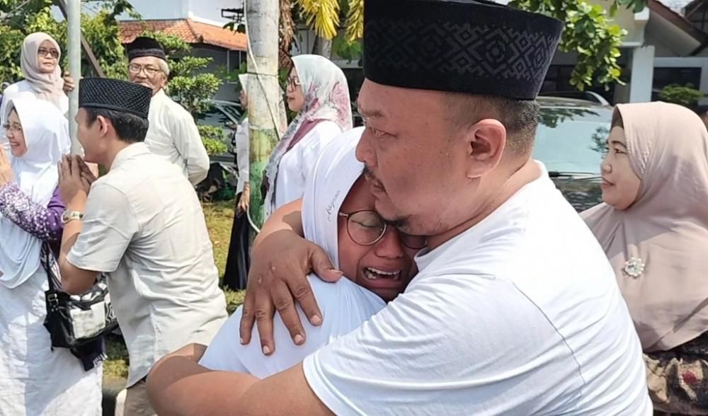 Tangis Haru Sambut Kepulangan Jemaah Haji Batang