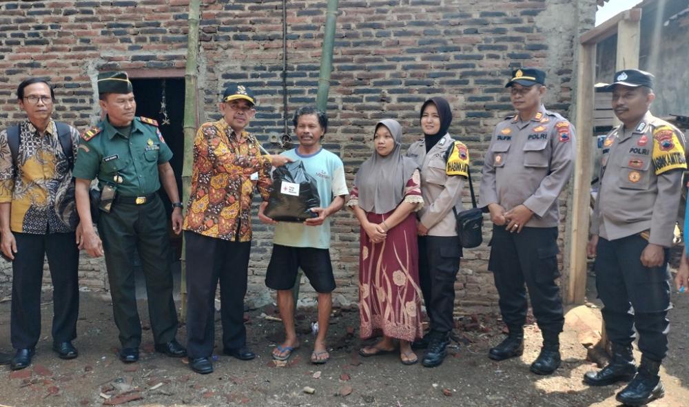 Tim Gabungan Distribusikan Paket Sembako bagi Terdampak Gempa