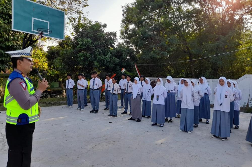 Polisi Goes To School, Sambangi SMA Islam Ahmad Yani Batang
