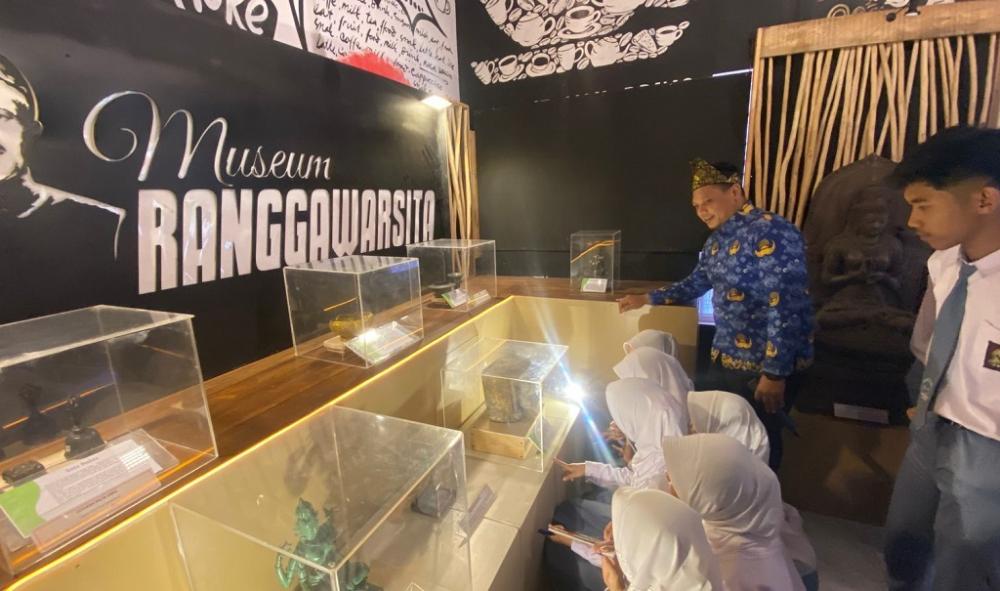 Perkuat Pemahaman Budaya, Museum Ranggawarsita Helat Pameran Tematik Koleksi Ikonik di Batang