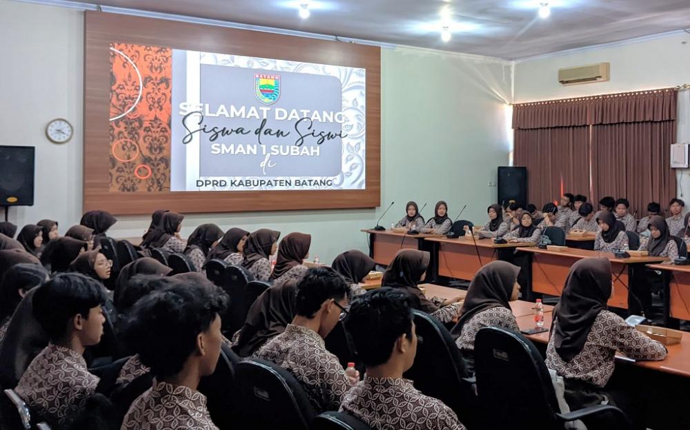 Dalami Sistem Demokrasi, SMABAH Eduwisata ke DPRD Batang