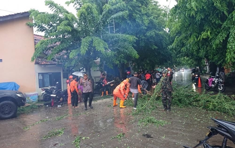 Hadapi Cuaca Ekstrem, Polres Batang Siaga bersama BPBD