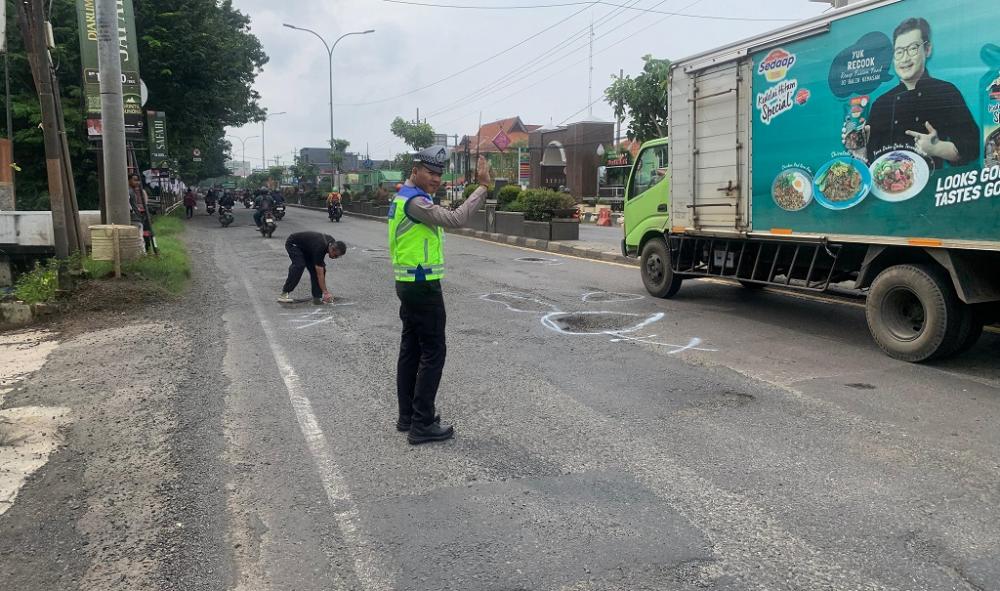 Lubang di Jalan Pantura Makan Korban, Pemkab Batang Desak Balai Jalan Nasional Segera Diperba