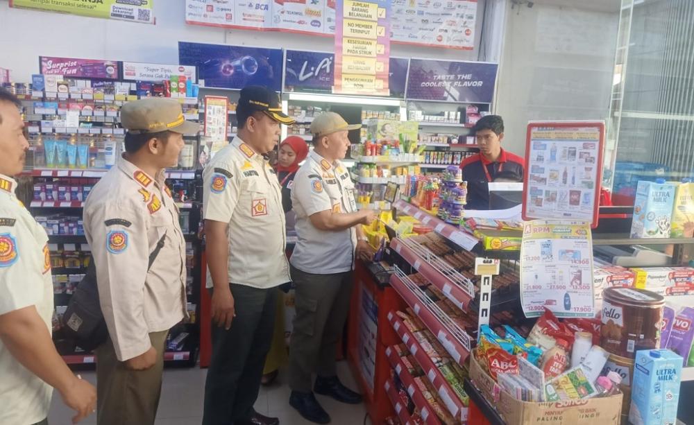 Satpol PP Rutin Awasi Jam Operasional Minimarket di Kabupaten Batang