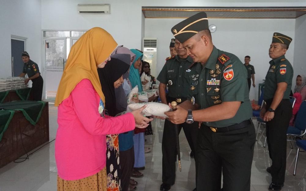 Sempurnakan Puasa Ramadan, Kodim 0736/Batang Bagikan Zakat