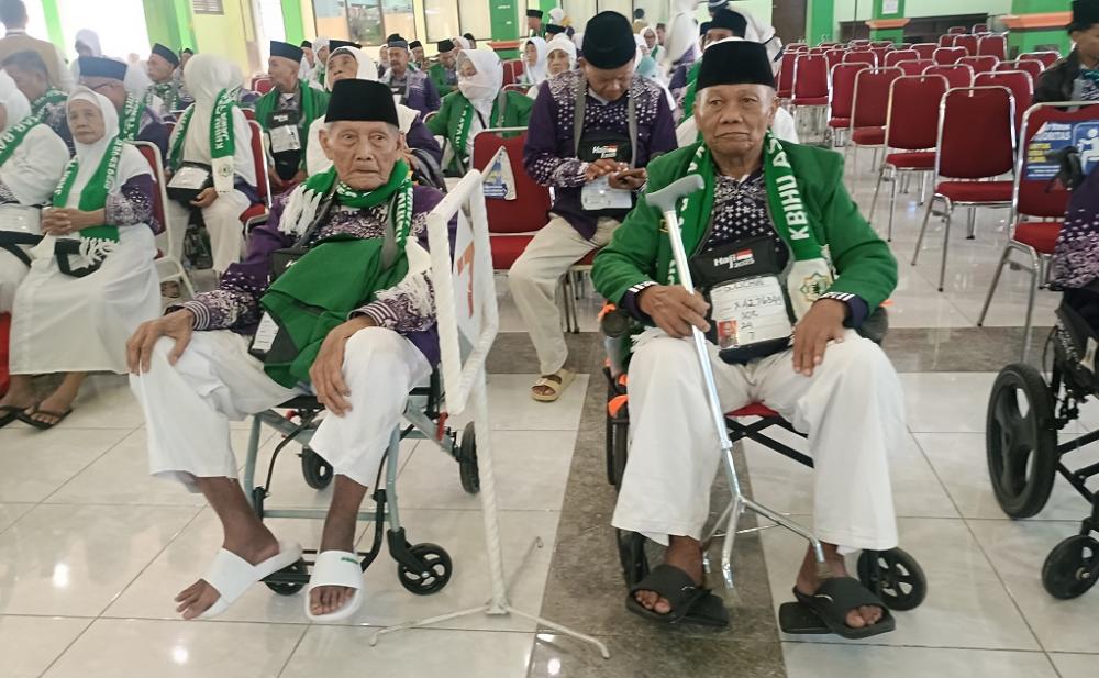 Jemaah Lansia jadi Prioritas Pelayanan Petugas Haji
