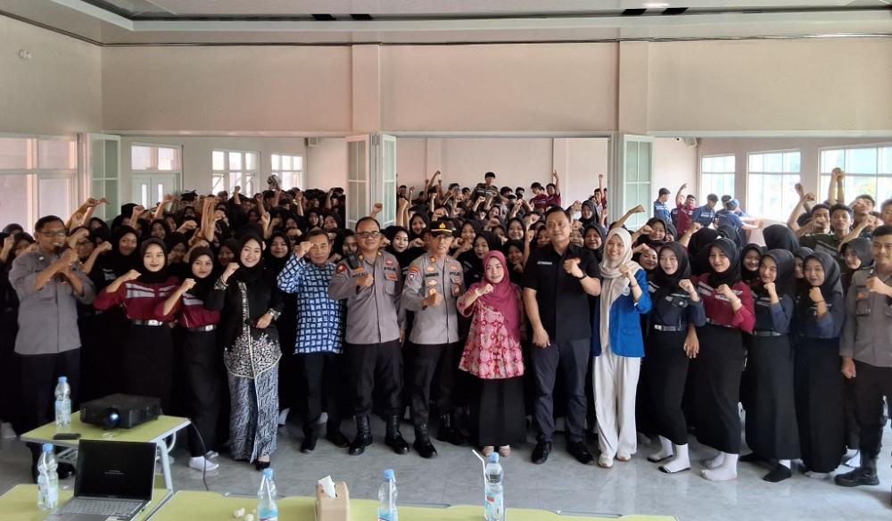 Cegah Kenakalan Remaja, Kolaborasi Psikoedukasi Polda Jateng di SMK PGRI Batang