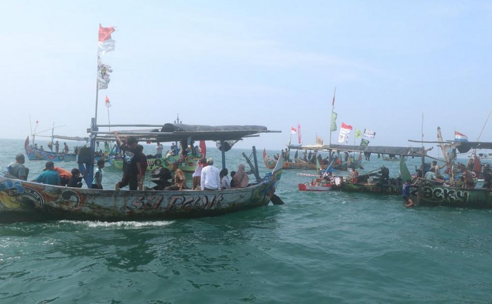 Lestarikan Budaya, PLTU Batang Dukung Larung Sesaji Nelayan Roban