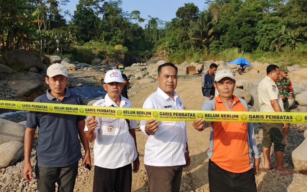 Satpol PP dan DLH Batang Tutup Tambang Gal C di Kedungmalang-Wonotunggal