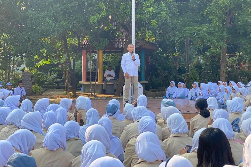 Kunjungi SMAN 1 Batang, DPR RI Motivasi Pelajar