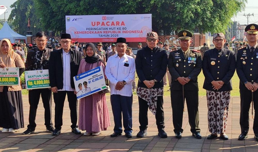 HUT Ke-80 RI, BPJS Ketenagakerjaan Batang Serahkan Santunan Rp 42 Juta