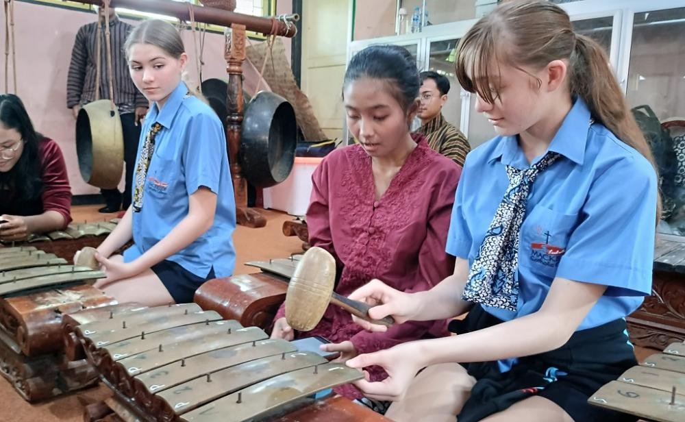 Kunjungi SMAN 2, Pelajar Australia Dalami Kebudayaan Indonesia