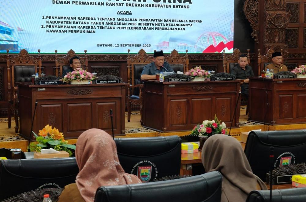 Bupati Batang Sampaikan Nota Keuangan 2026 dan Raperda Perumahan