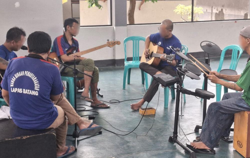 Asah Bakat Bermusik, Warga Binaan Manfaatkan Media Lapangkustik