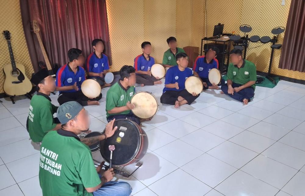 Tingkatkan Ketaqwaan, Warga Binaan Berlatih Seni Hadroh