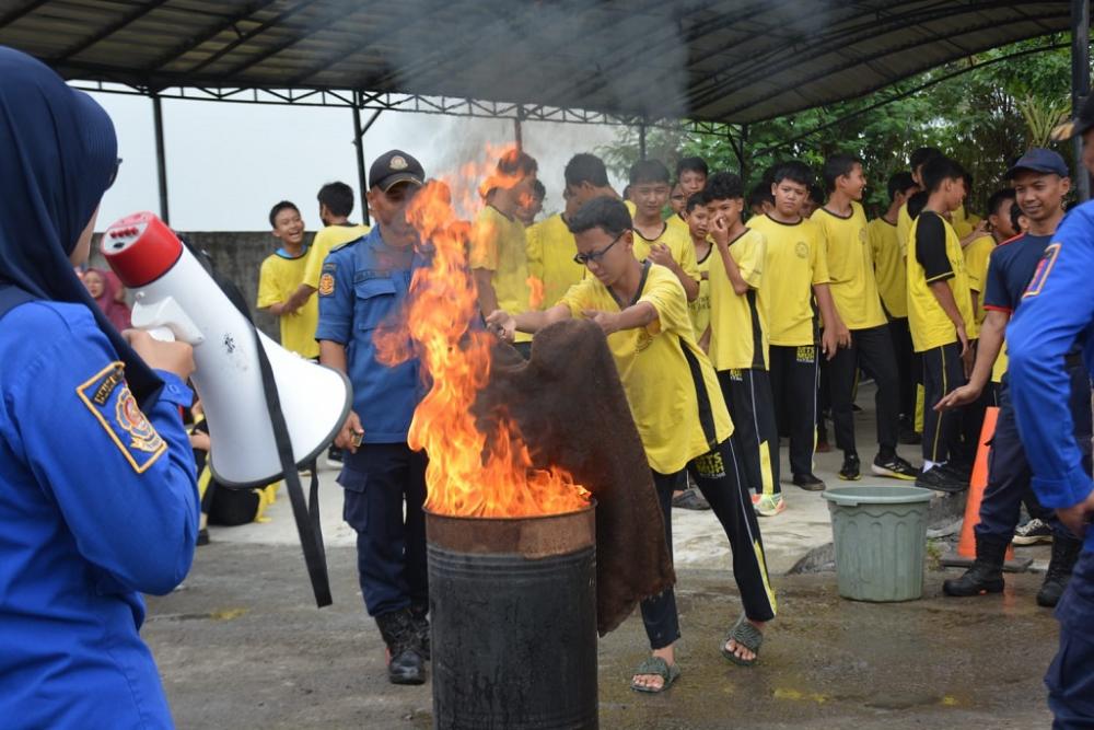 Ratusan Pelajar MTs Muhammadiyah Batang Dilatih 