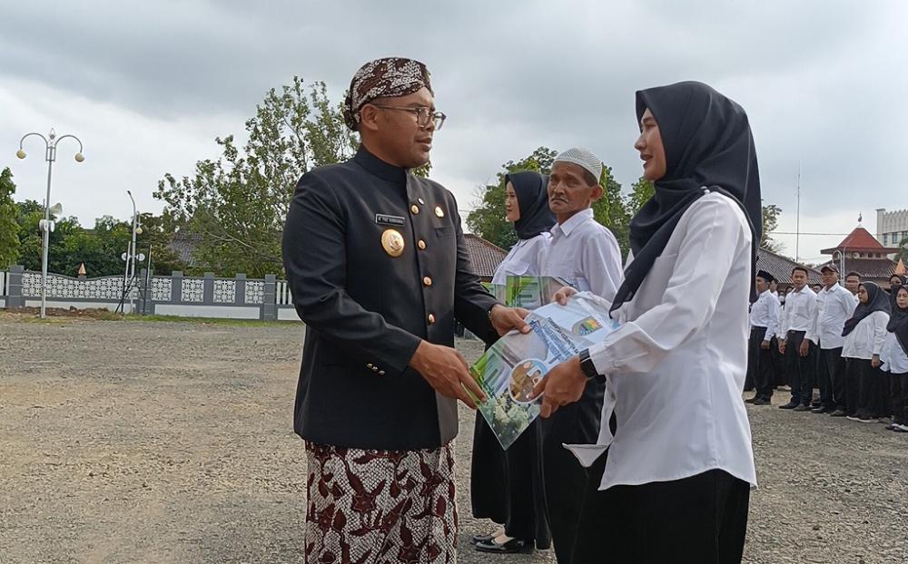 Lama Menanti, Ribuan P3K Batang Terima SK