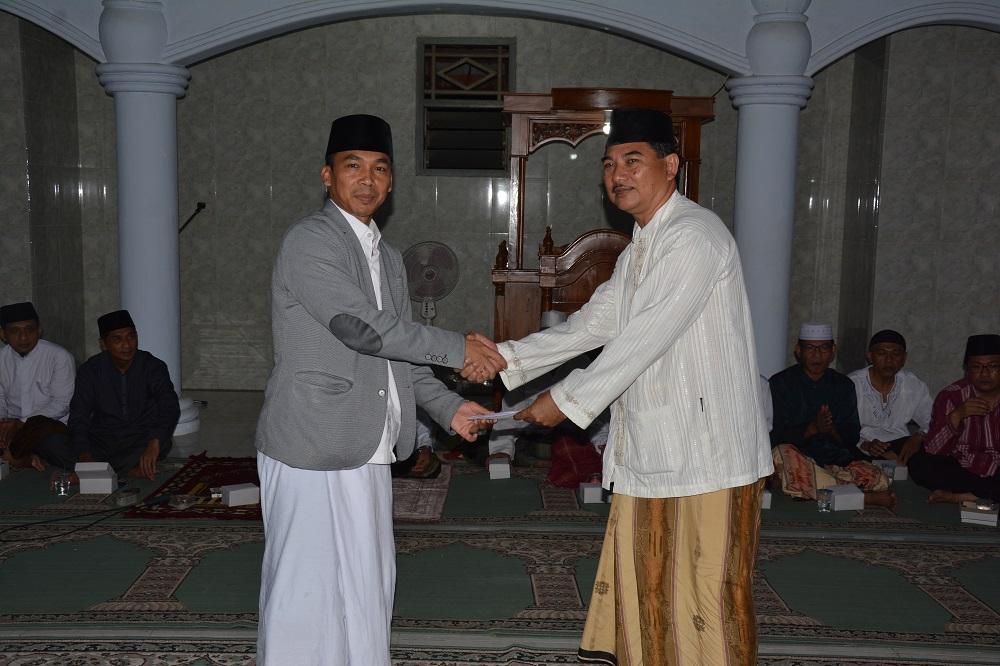 Tarawih di Kauman, Bupati Menyampaikan Lima Program Unggulan Pemerintahannya