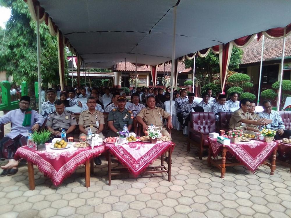 Danramil 01/Subah Melaksanakan  Komsos dengan Unsur Pendidik