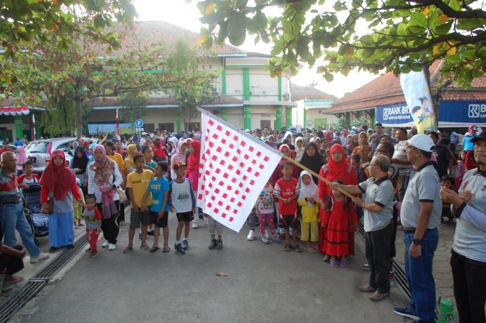 Ribuan Karyawan Beserta Keluaraga Besar RSUD Ikuti Jalan Sehat