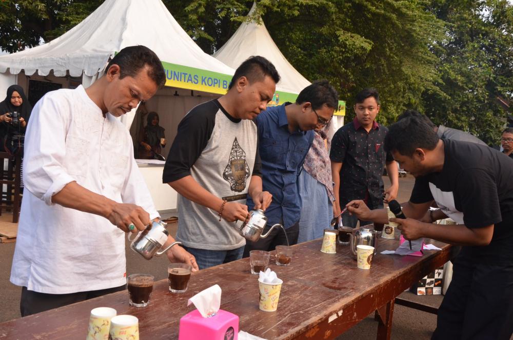 Promosikan Kopi, Komunitas Gelar Lomba Sedu Kopi