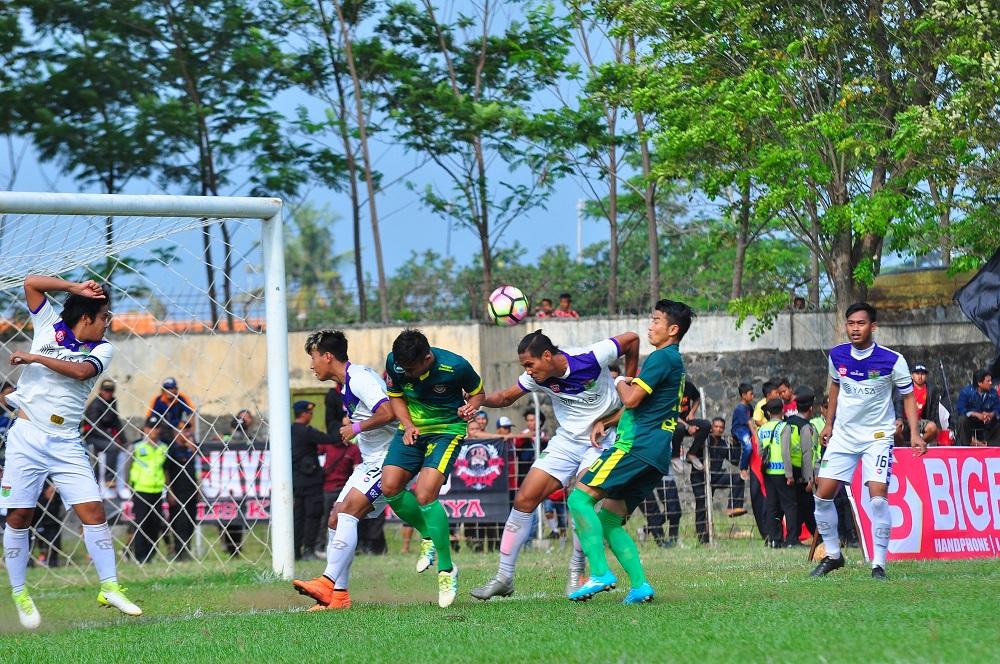 Persibat Menyerah 2-1 Atas Persita Tangerang di Kandang