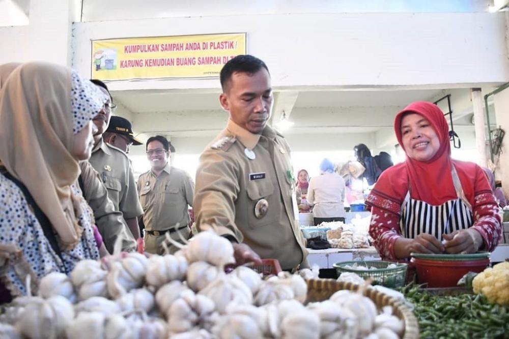 Sidak Pasar, Bupati Batang Temukan Harga Bawang Putih Melonjak