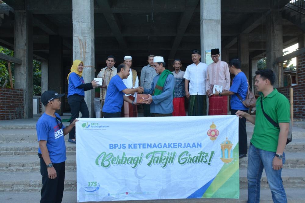 BPJS Ketenagakerjaan Batang Bagi Takjil 