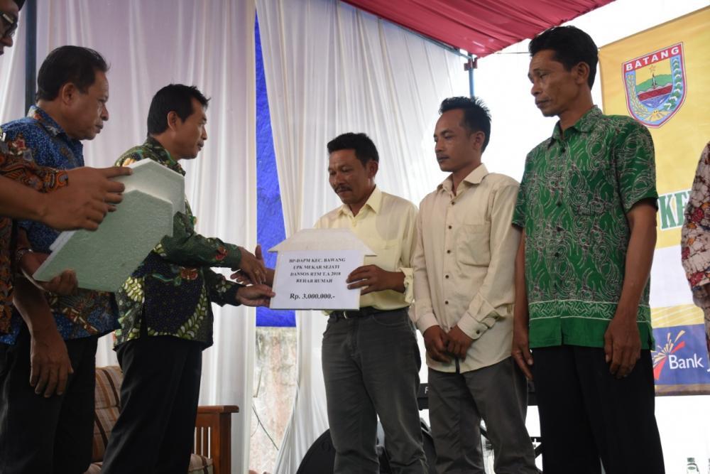 UPK BPDAPM Batang Salurkan Dansos Rp596 Juta