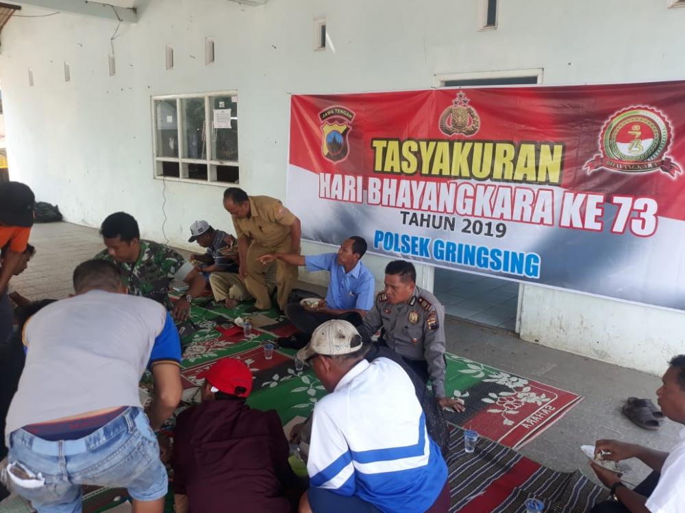 Peringati HUT Bhayangkara dengan Tasyakuran Bersama Pedagang