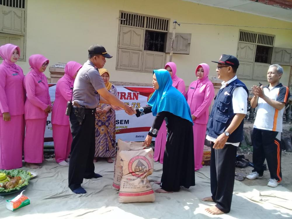 PMI Batang dan Polsek Warungasem Bedah RTLH