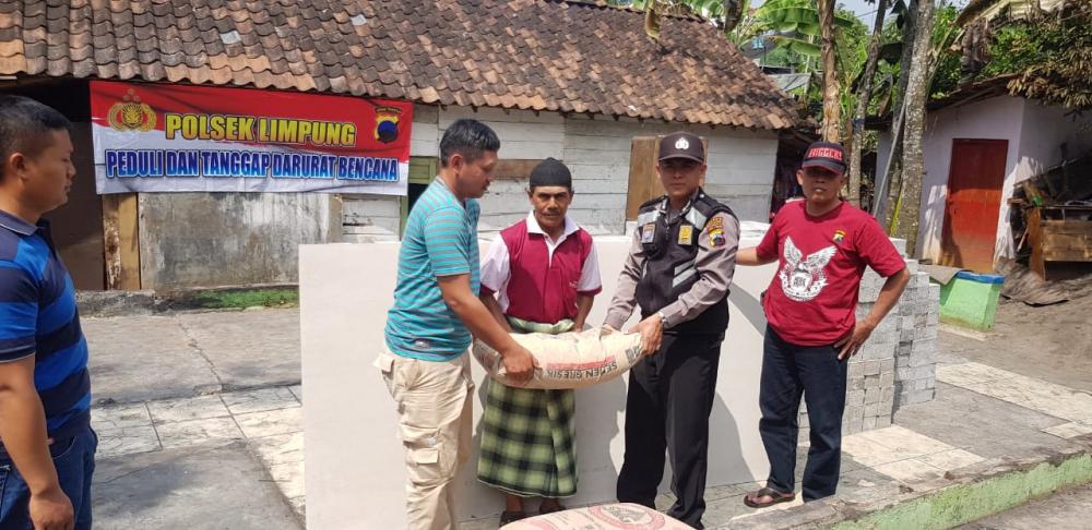 Polres Batang Berikan Bantuan Kepada Korban Kebakaran