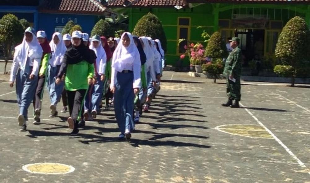 Koramil 04/Bawang Latih Paskibraka