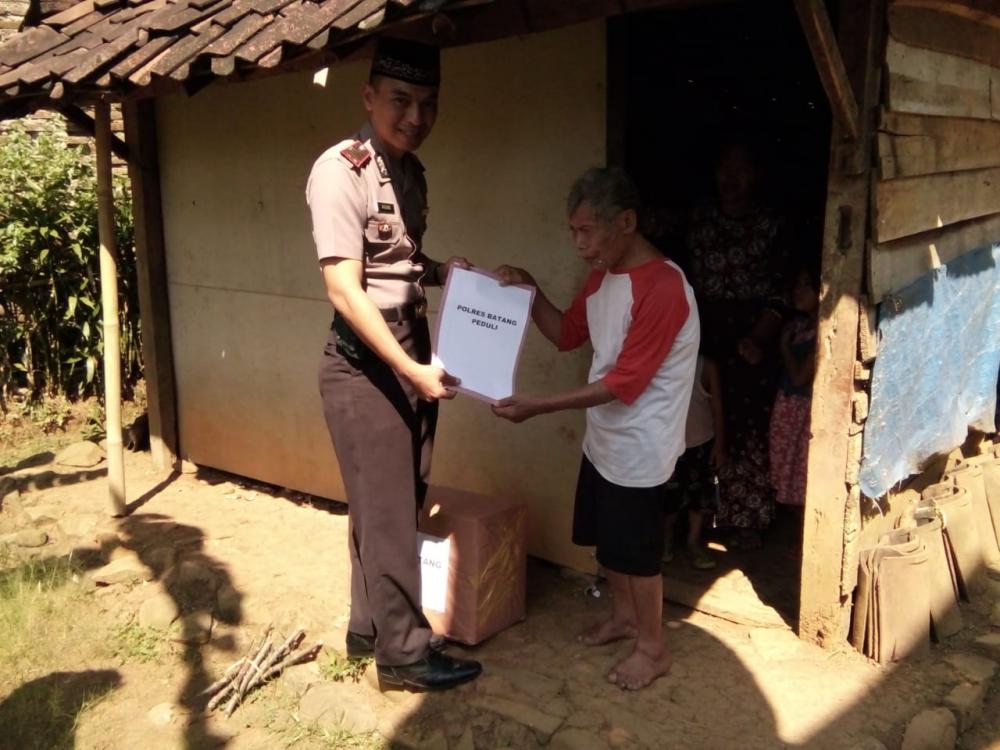 Polres Batang Implementasikan Infaq Kepada Kaum Duafa