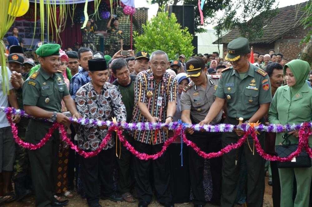 Penjabat Bupati Batang Resmikan Jalan Hasil TMMD