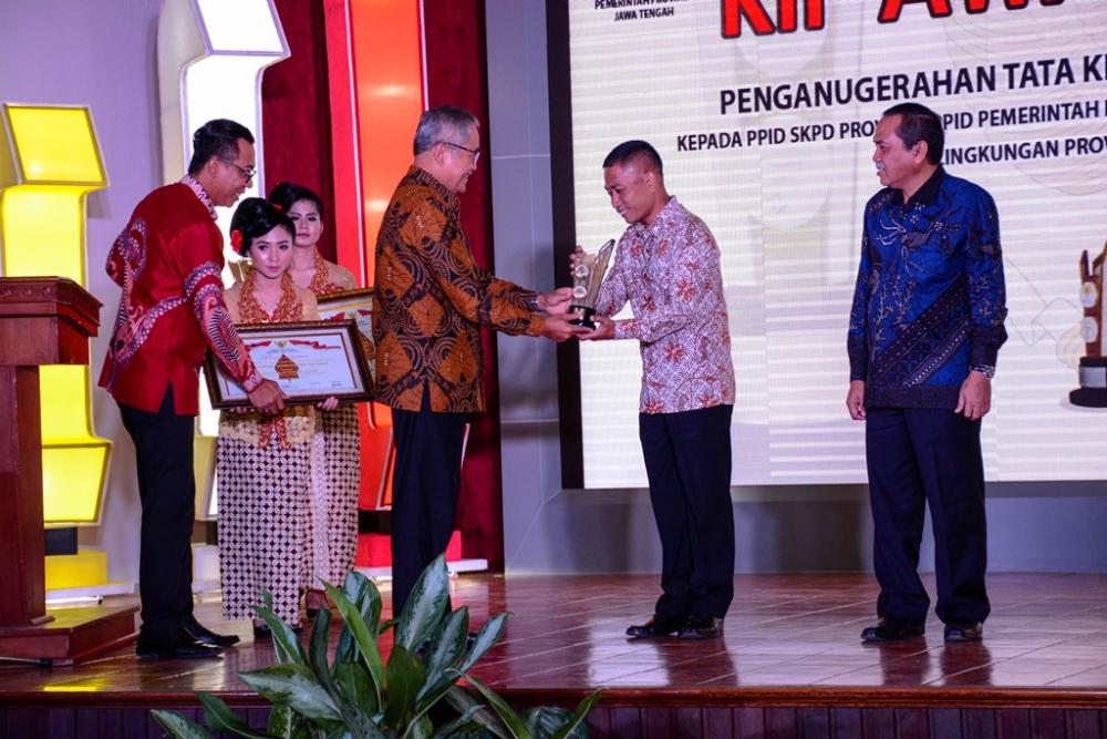 Bupati Batang Pertahankan KIP Award