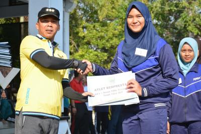 Peringati Haornas Ke-36, Bupati Batang Berikan Penghargaan Kepada Atlet Berprestasi