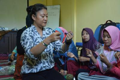 Disnaker Batang Gelar Pelatihan Keterampilan Merajut 