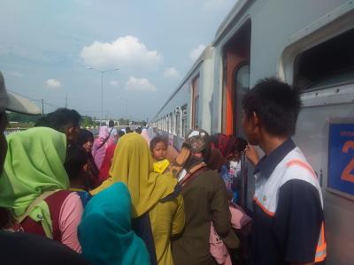 Memasuki Masa Liburan, Stasiun Batang Panen Penumpang