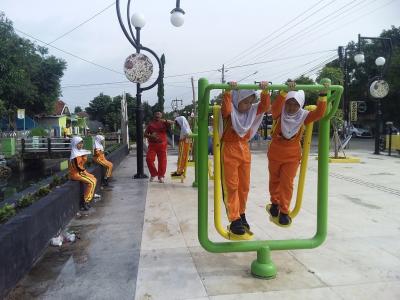 Taman Dr. Sutomo Tempat Wahana Bersantai dan Berolahraga Warga Batang