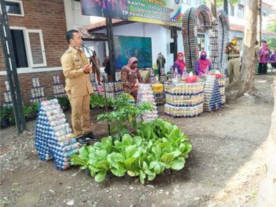 Kantin â€œOjo Gebrekâ€ Manfaatkan Ecobrick untuk Jaga Lingkungan