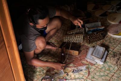 Kerajinan Tas Kayu Resin Bisa Jadi Buah Tangan Khas Kabupaten Batang