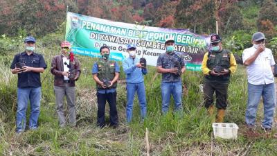 Dispaperta Batang Tanam Ribuan Bibit Beringin dan Tanam Buah di Dataran Tinggi Dieng