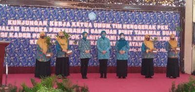 1.000 Bibit Buah Siap Tanam di Agrowisata Kembanglangit