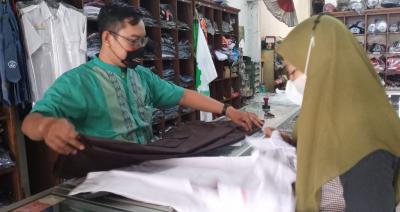 PTM 100%, Penjualan Seragam Sekolah Meningkat