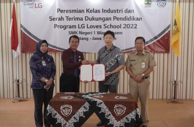 LG Berikan Dukungan Fasilitas Dalam Program Loves School di SMKN 1 Warungasem Batang