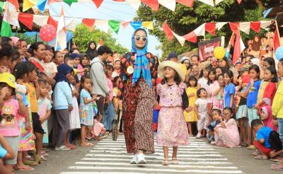 Meriahkan HUT RI Ke-77, Warga Desa Ponowareng Batang Gelar Fashion Road